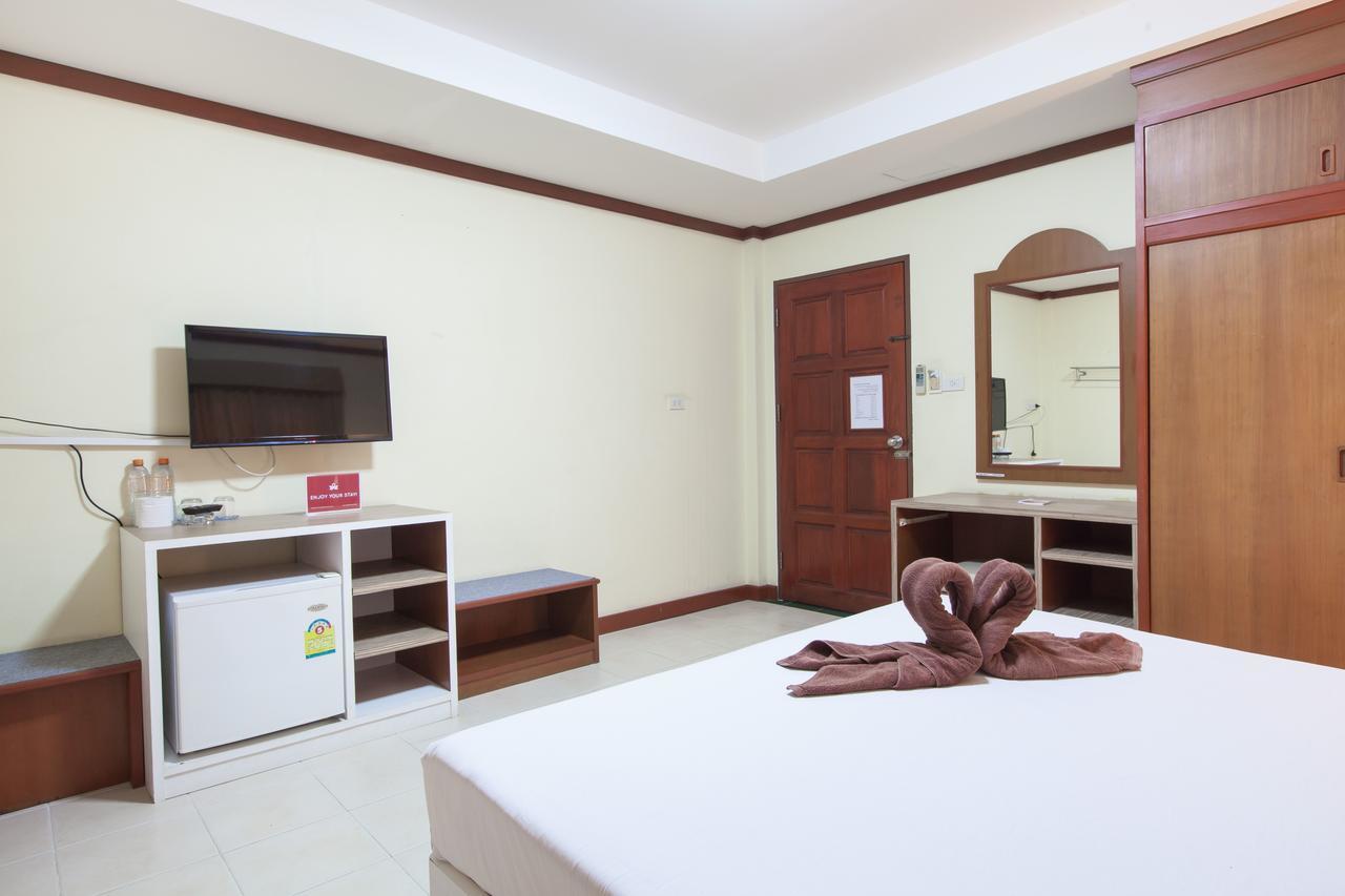 Zen Rooms Rat-U-Thid 200 Phi Road Patong Esterno foto